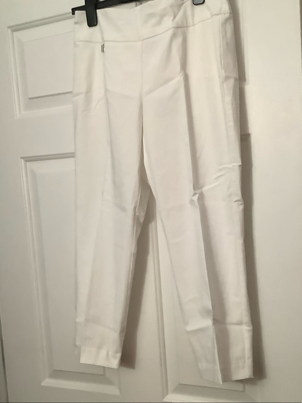 Alfani Bright White Capris